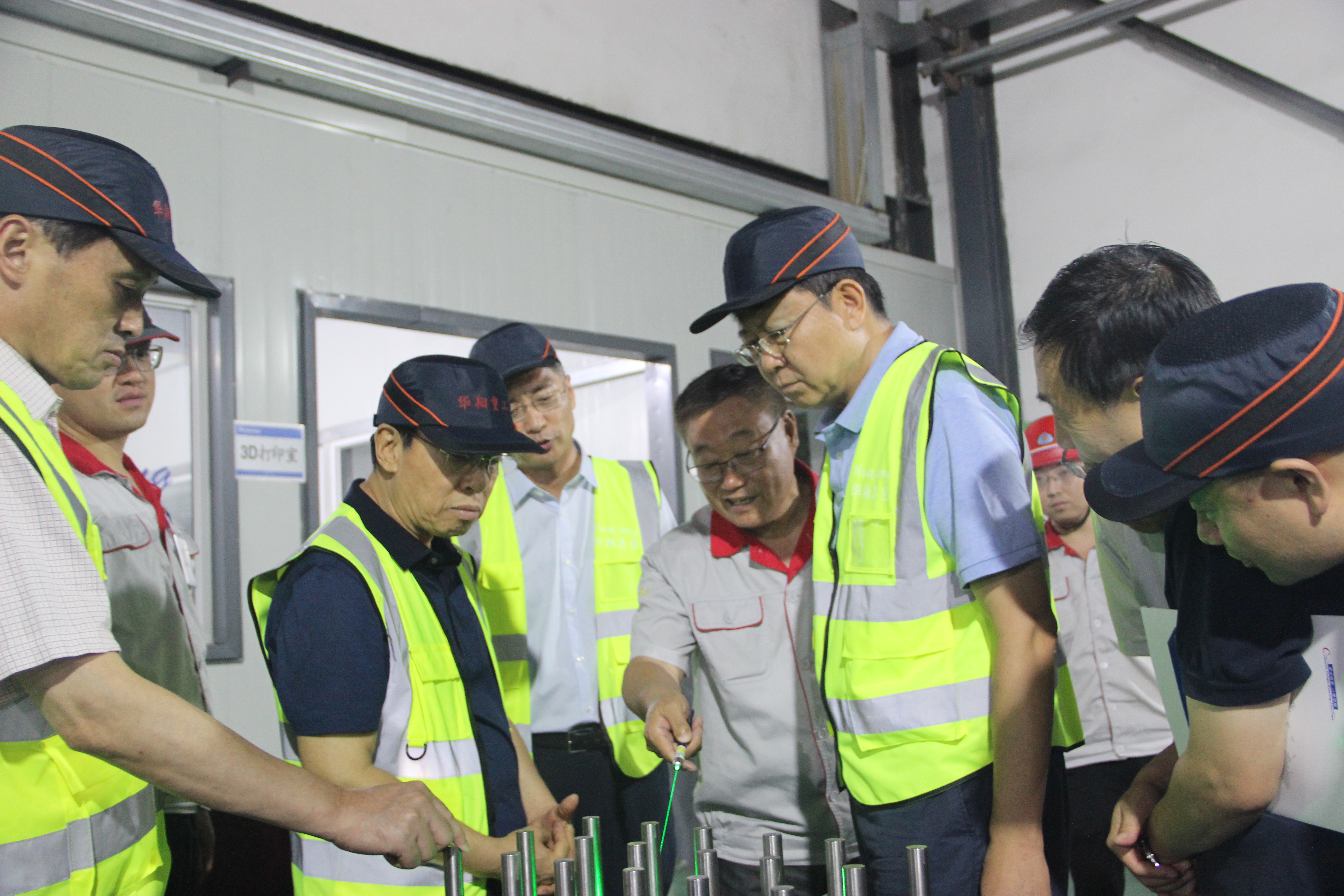 山西省人民政府原副省長、中國生產(chǎn)力學(xué)會會長、山西省資源型經(jīng)濟(jì)轉(zhuǎn)型促進(jìn)會總顧問牛仁亮一行蒞臨我司調(diào)研